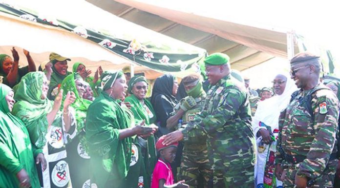 Visite du Président au Camp Bagagi Iya et Résilience FDS Visite du Président au Camp Bagagi Iya et Résilience FDS