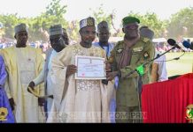 Diffa: Elhadj Moussa Ado DAYEL Honore de la Médaille Saraounia Diffa: Elhadj Moussa Ado DAYEL Honore de la Médaille Saraounia