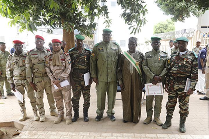 Distinction du Préfet de Bilma et de ses Collaborateurs Distinction du Préfet de Bilma et de ses Collaborateurs