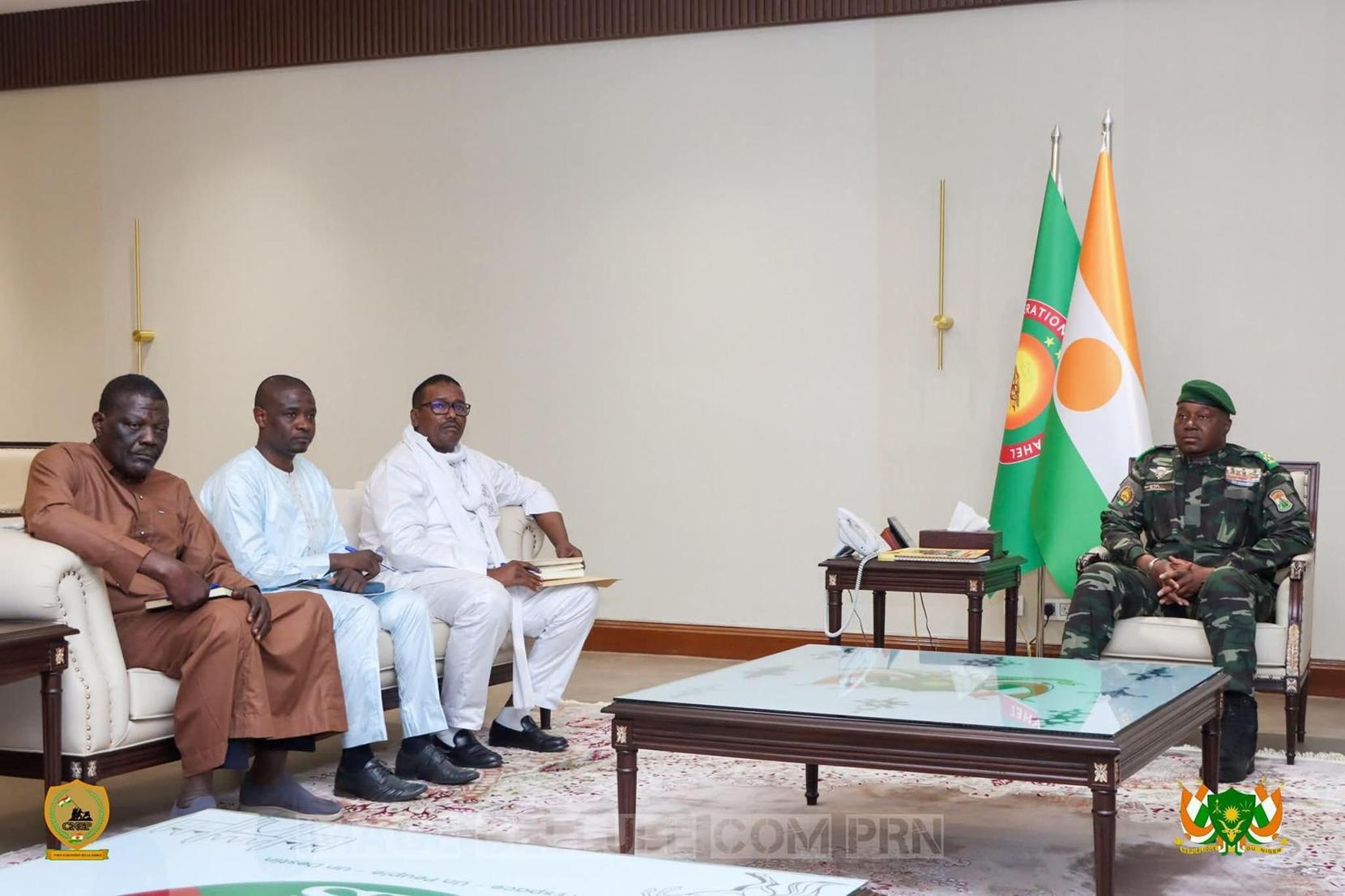 Communication des Membres de L'ONC avec le Président Tiani Communication des Membres de L'ONC avec le Président Tiani