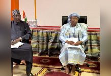 Échanges Entre Élisabeth et Directeurs Régionaux de l’Éducation Échanges Entre Élisabeth et Directeurs Régionaux de l'Éducation