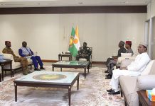 Entretien du Chef de l’État avec le Président de la Commission Entretien du Chef de l'État avec le Président de la Commission