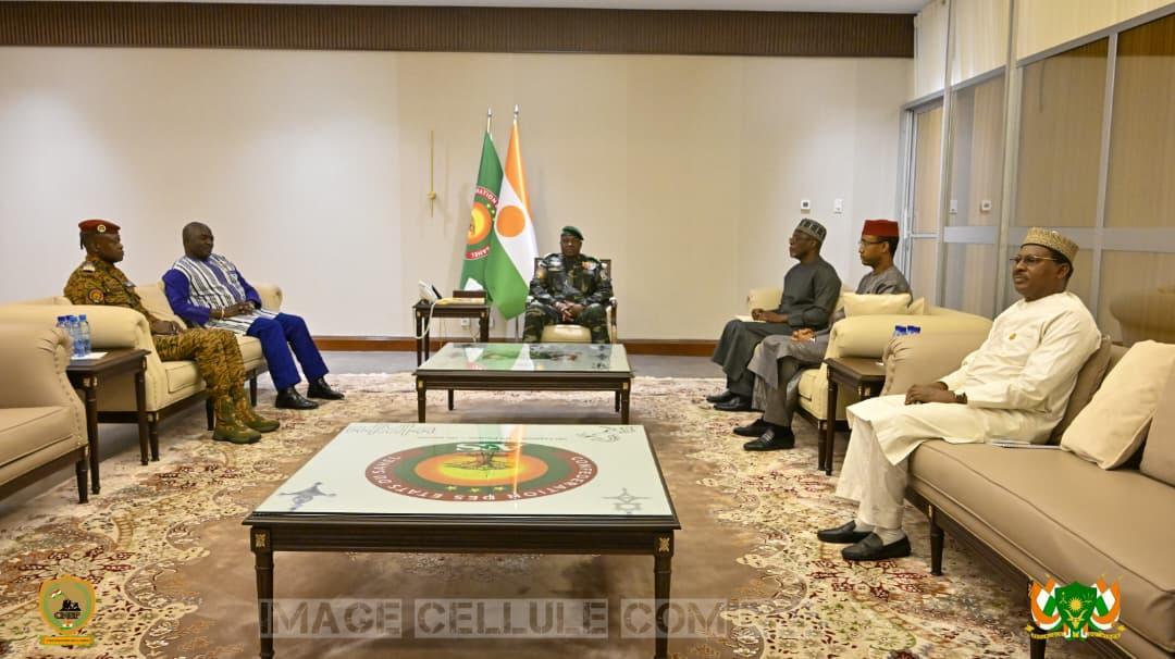 Défenses Aériennes de la Confédération en Alerte Maximale Défenses Aériennes de la Confédération en Alerte Maximale