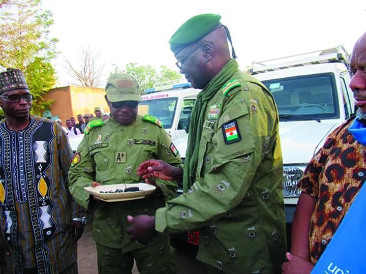 Mission du ministre de la Santé à Dosso et remise de matériel Mission du ministre de la Santé à Dosso et remise de matériel