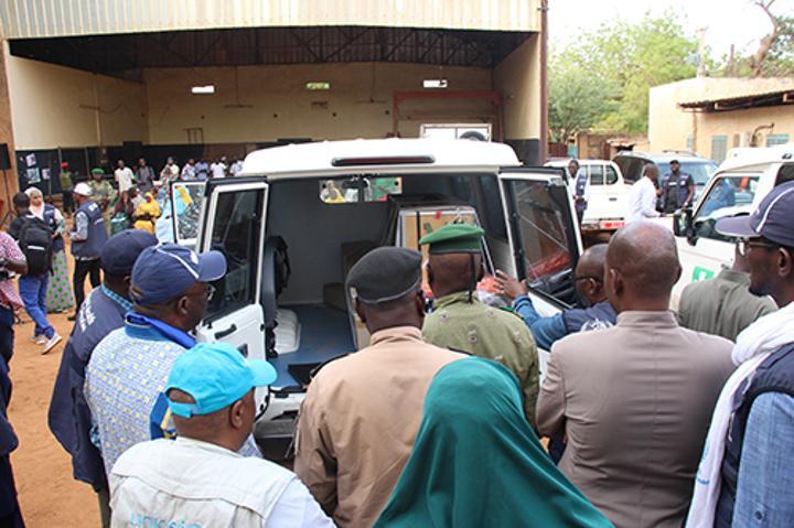 Ministre de la Santé Reçoit Médicaments et Ambulances OMS Ministre de la Santé Reçoit Médicaments et Ambulances OMS