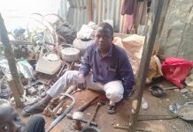 Moustapha Midji Épanoui Dans Le Commerce De Ferraille Moustapha Midji Épanoui Dans Le Commerce De Ferraille