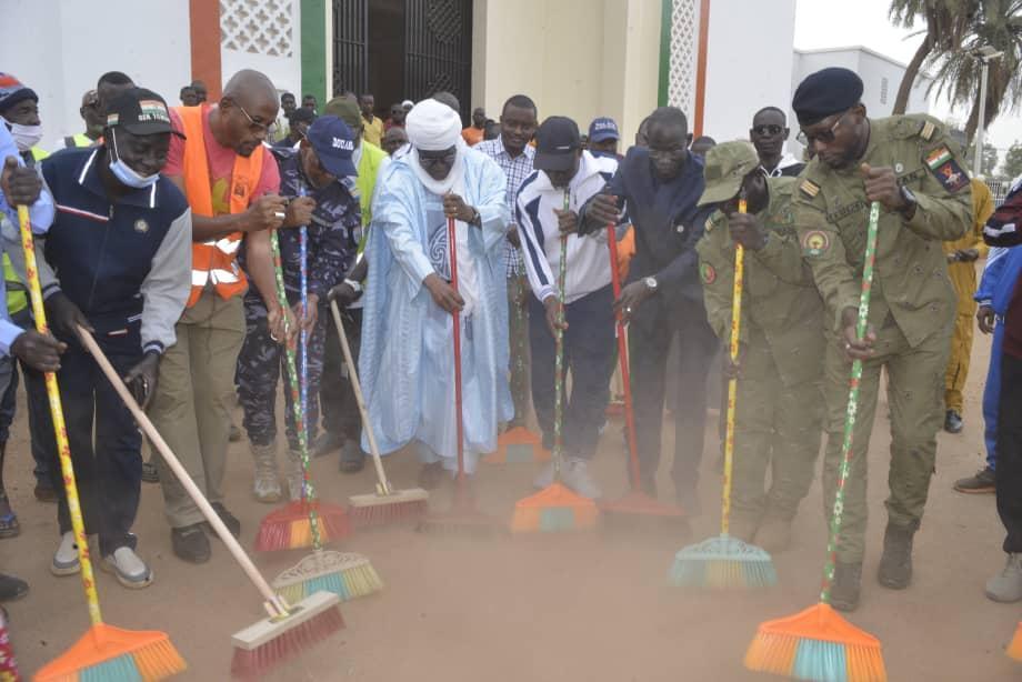 Journée de Salubrité et Balai de la Refondation Journée de Salubrité et Balai de la Refondation
