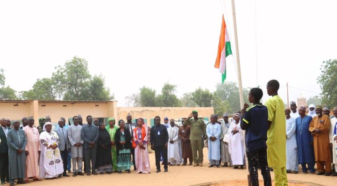 Une Semaine, Une École à Lamordé 1 par la Ministre Une Semaine, Une École à Lamordé 1 par la Ministre