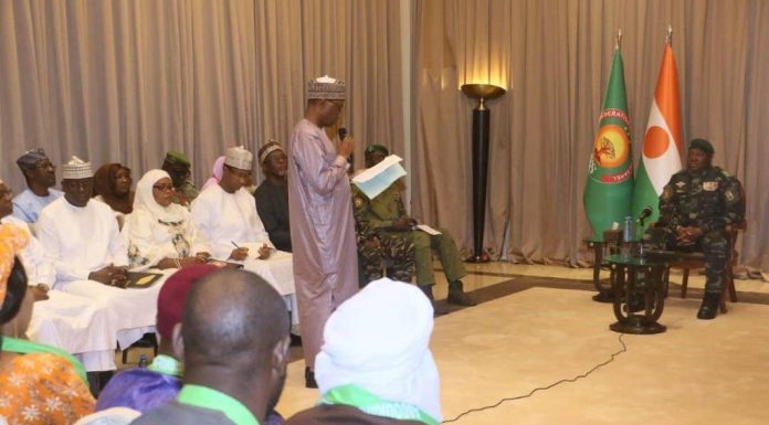 Rencontre d’Abdourahamane Tiani avec la diaspora nigérienne Rencontre d'Abdourahamane Tiani avec la diaspora nigérienne