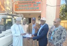 OCHA Niger Remet un Véhicule pour Coordination Humanitaire OCHA Niger Remet un Véhicule pour Coordination Humanitaire