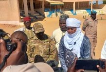 Visites du Ministre de la Jeunesse à l’Arene de Lutte Visites du Ministre de la Jeunesse à l'Arene de Lutte