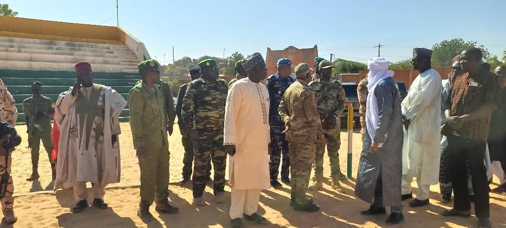 Visite du Ministre à Langa Langa Avant le Sabre National Visite du Ministre à Langa Langa Avant le Sabre National