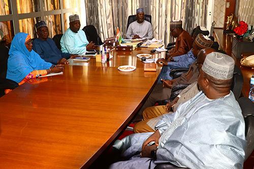 Réunion d’urgence au Ministère des Affaires étrangères sur le cas des réfugiés nigérians : Le gouvernement et l’ambassade du Nigeria annoncent des mesures pour encadrer et faciliter leur retour Réunion d’urgence au Ministère des Affaires étrangères sur le cas des réfugiés nigérians : Le gouvernement et l’ambassade du Nigeria annoncent des mesures pour encadrer et faciliter leur retour