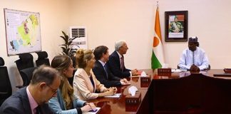 Au cabinet du Premier ministre : M. Ali Mahaman Lamine Zeine reçoit l’envoyé spécial de l’UE pour le Sahel Au cabinet du Premier ministre : M. Ali Mahaman Lamine Zeine reçoit l’envoyé spécial de l’UE pour le Sahel