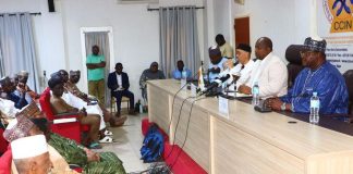 Le ministre en charge du Commerce rencontre les opérateurs économiques : Des échanges sur la baisse des prix des produits de grande consommation en prélude au mois de ramadan Le ministre en charge du Commerce rencontre les opérateurs économiques : Des échanges sur la baisse des prix des produits de grande consommation en prélude au mois de ramadan