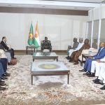 Au Palais de la Présidence : Le Chef de l’État s’entretient avec le ministre d’État algérien en charge des Hydrocarbures et des Mines Au Palais de la Présidence : Le Chef de l’État s’entretient avec le ministre d’État algérien en charge des Hydrocarbures et des Mines