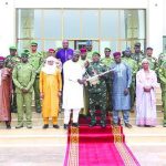 A la Présidence de la République : Le Chef de l’Etat reçoit le champion et le vice-champion de la 46è édition du Sabre National « Kokowa » Tahoua 2025 A la Présidence de la République : Le Chef de l’Etat reçoit le champion et le vice-champion de la 46è édition du Sabre National « Kokowa » Tahoua 2025