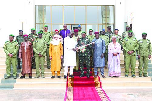 A la Présidence de la République : Le Chef de l’Etat reçoit le champion et le vice-champion de la 46è édition du Sabre National « Kokowa » Tahoua 2025 A la Présidence de la République : Le Chef de l’Etat reçoit le champion et le vice-champion de la 46è édition du Sabre National « Kokowa » Tahoua 2025