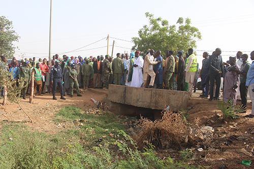 Lancement de l’initiative ‘’Une semaine, un quartier’’ de la Ville de Niamey : Le Colonel Soumana Garanké invite la population à se mobiliser autour de cette initiative Lancement de l’initiative ‘’Une semaine, un quartier’’ de la Ville de Niamey : Le Colonel Soumana Garanké invite la population à se mobiliser autour de cette initiative