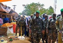 Visite du Président Tiani à la foire d’Agadez Visite du Président Tiani à la foire d'Agadez