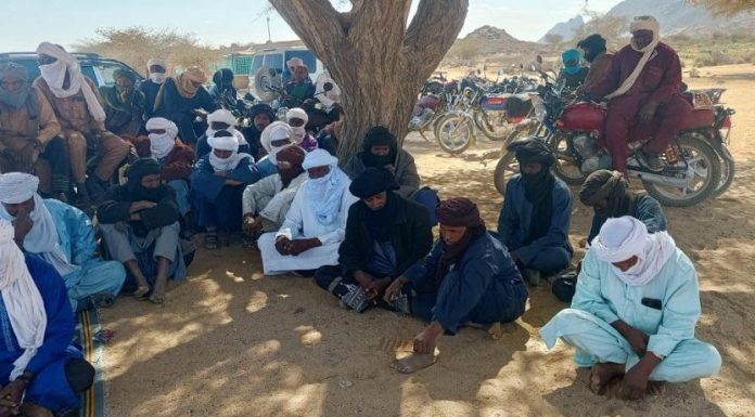 Agadez : L’administrateur délégué de la commune rurale de Timia en visite à Ajirou Agadez : L’administrateur délégué de la commune rurale de Timia en visite à Ajirou