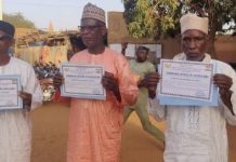 Hommage de la DREN de Tahoua à Trois Agents Retraités Hommage de la DREN de Tahoua à Trois Agents Retraités