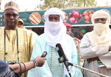 Foire Des Maraîchers D’Agadez Attire Clients Avec Plantes Foire Des Maraîchers D'Agadez Attire Clients Avec Plantes