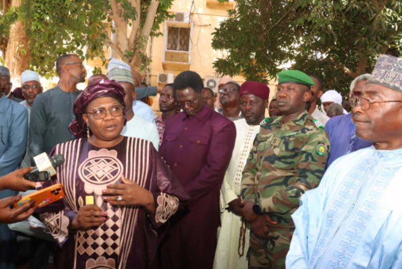 Témoignage de Satisfaction au Chef de Canton de Tessaoua Témoignage de Satisfaction au Chef de Canton de Tessaoua