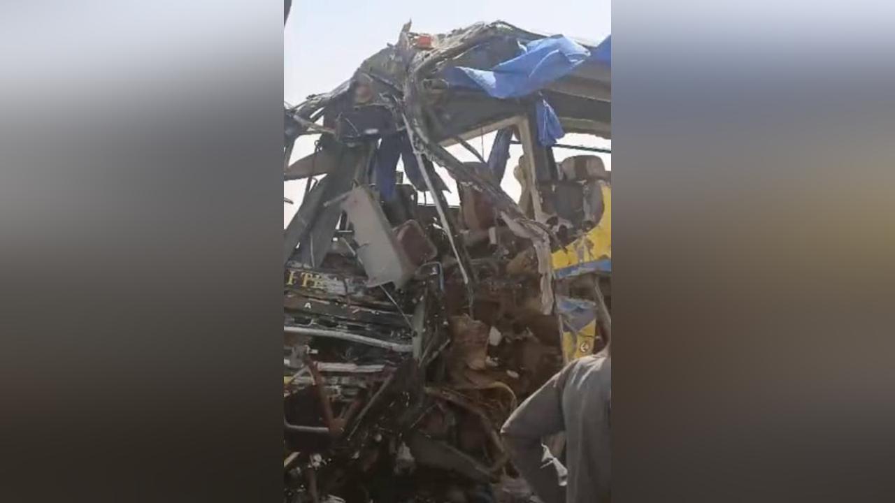 Collision de Bus Fait 3 Morts et Plusieurs Blessés Collision de Bus Fait 3 Morts et Plusieurs Blessés