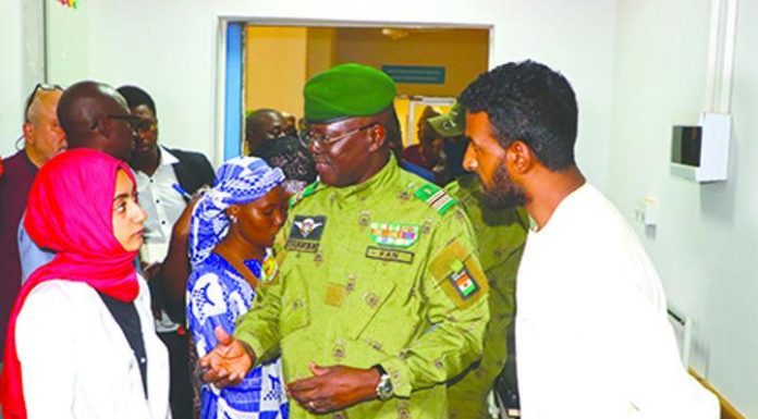 Visite du Ministre de la Santé à l’Hôpital Niger-Türkiye Visite du Ministre de la Santé à l'Hôpital Niger-Türkiye