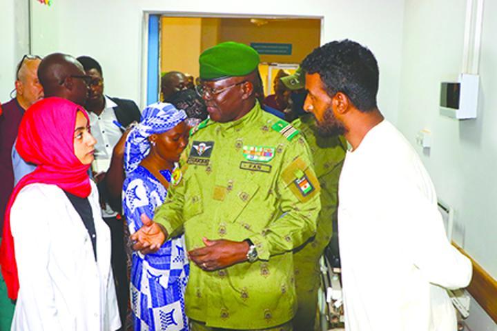 Visite du Ministre de la Santé à l'Hôpital Niger-Türkiye Visite du Ministre de la Santé à l'Hôpital Niger-Türkiye
