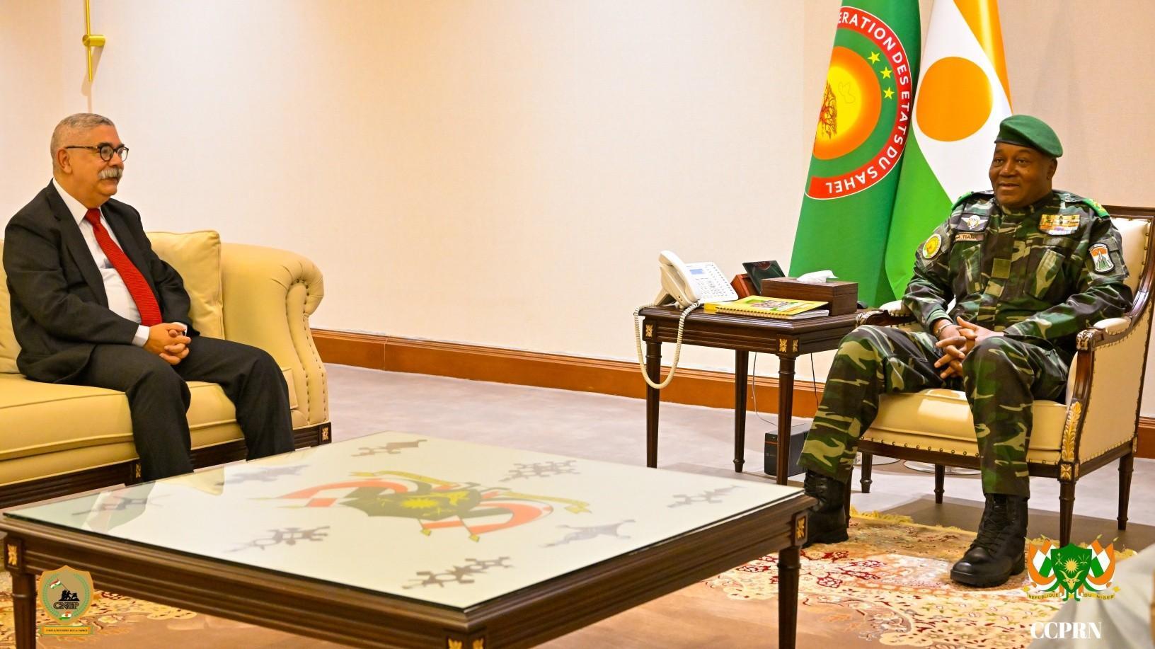 Tiani Rencontre L'Ambassadeur De Cuba Tiani Rencontre L'Ambassadeur De Cuba