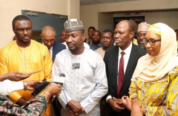 Visite du Ministre de la Communication à Zamani Telecom Visite du Ministre de la Communication à Zamani Telecom