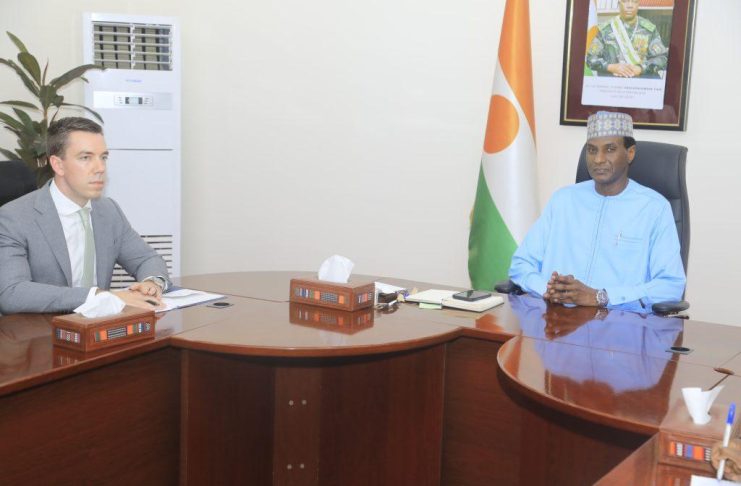 Premier Ministre Accueille Responsable du Département d’État Premier Ministre Accueille Responsable du Département d'État