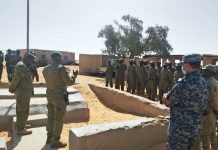 Célébration de l’Aïd el-Fitr à Assamaka par le Commandant Célébration de l'Aïd el-Fitr à Assamaka par le Commandant