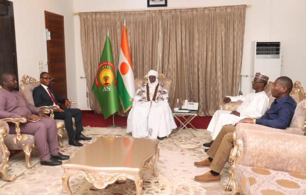 Visite de l'Ambassadeur du Ghana au Président du CCR Visite de l'Ambassadeur du Ghana au Président du CCR