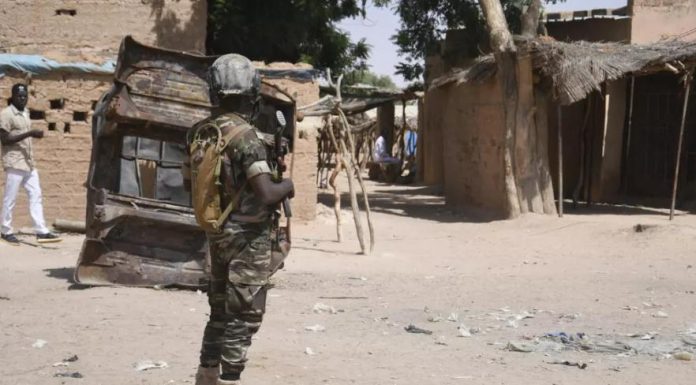 La Junte Veut Encadrer des Groupes d’Autodéfense La Junte Veut Encadrer des Groupes d'Autodéfense