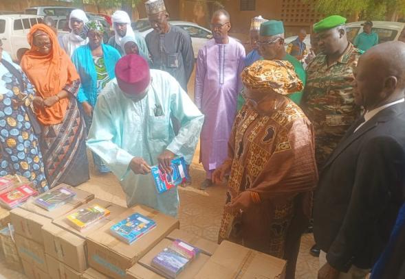 Ministre de l'Éducation à la Direction des Archives Ministre de l'Éducation à la Direction des Archives