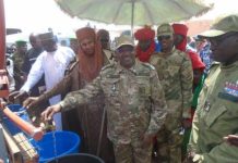 Distribution Gratuite D’Eau Potable À Zinder Distribution Gratuite D'Eau Potable À Zinder