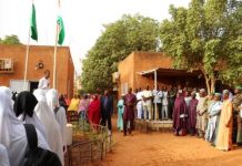 Une Semaine, Une École: Félicitations aux Responsables du CES FAN Une Semaine, Une École: Félicitations aux Responsables du CES FAN
