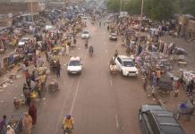 Pilote Américain Enlevé Sa Femme Prie Pour Son Retour Pilote Américain Enlevé Sa Femme Prie Pour Son Retour