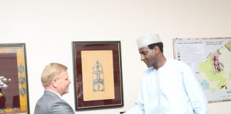 Le Premier ministre Lamine Zeine invité à prendre part au forum inde –Afrique du 28 au 31 mai à New Delhi (Ambassadeur) Le Premier ministre Lamine Zeine invité à prendre part au forum inde –Afrique du 28 au 31 mai à New Delhi (Ambassadeur)