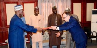 Niamey : Le Ministre des affaires étrangères reçoit les copies figurées des lettres de créance du nouvel ambassadeur turc au Niger Niamey : Le Ministre des affaires étrangères reçoit les copies figurées des lettres de créance du nouvel ambassadeur turc au Niger