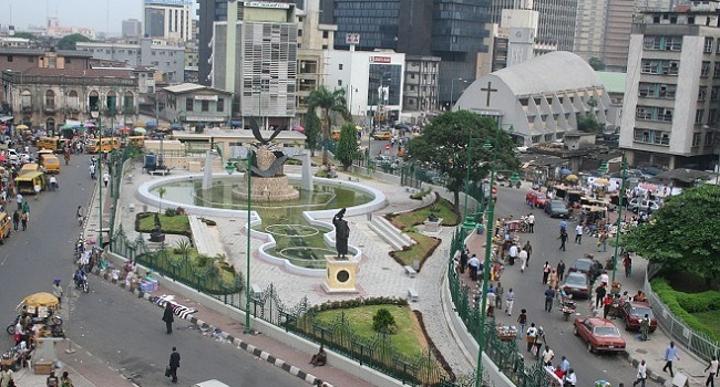 BUSINESS ROUNDUP: Naira falls against dollar; CBN threatens defaulters of diaspora remittance regulations; See other stories that made our pick BUSINESS ROUNDUP: Naira falls against dollar; CBN threatens defaulters of diaspora remittance regulations; See other stories that made our pick
