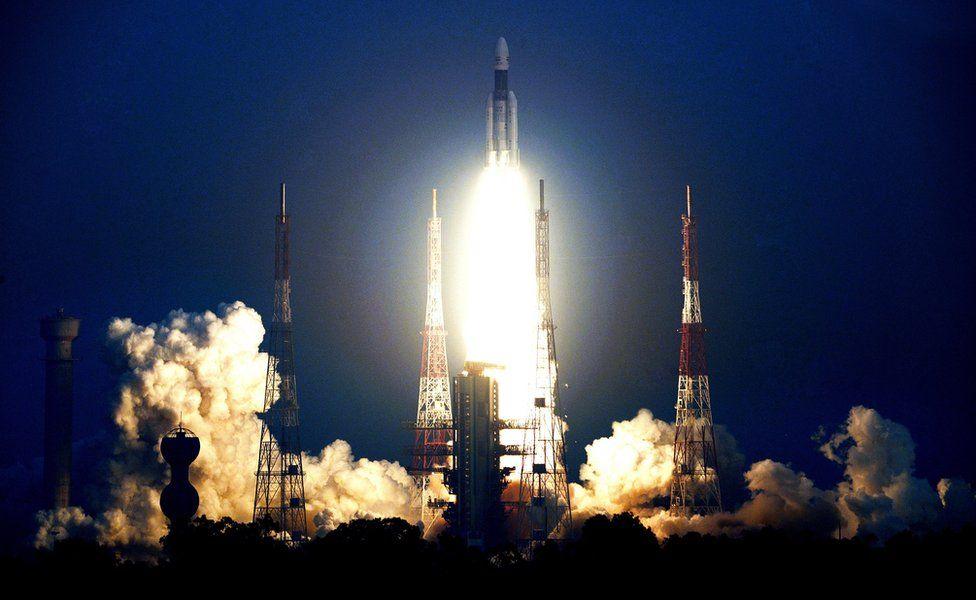 OneWeb: UK satellite firm does deal to use Indian rockets