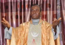 Again, Mbaka swims in controversy, followers on rampage Again, Mbaka swims in controversy, followers on rampage