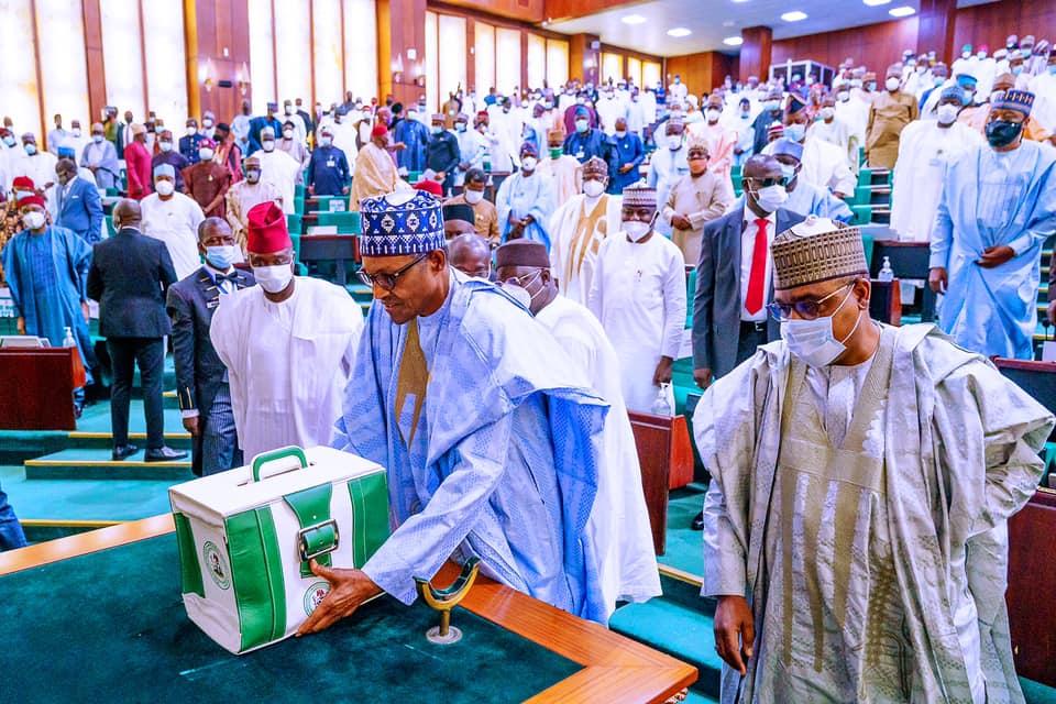 2023 Budget : Nigeria to borrow over 11 trillion Naira and sell national assets to finance 2023 budget 2023 Budget : Nigeria to borrow over 11 trillion Naira and sell national assets to finance 2023 budget