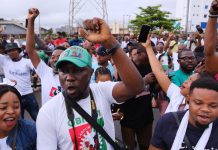 Supporters of Peter Obi, ‘Obidients’ defy police, stage rally at Lekki Supporters of Peter Obi, ‘Obidients’ defy police, stage rally at Lekki
