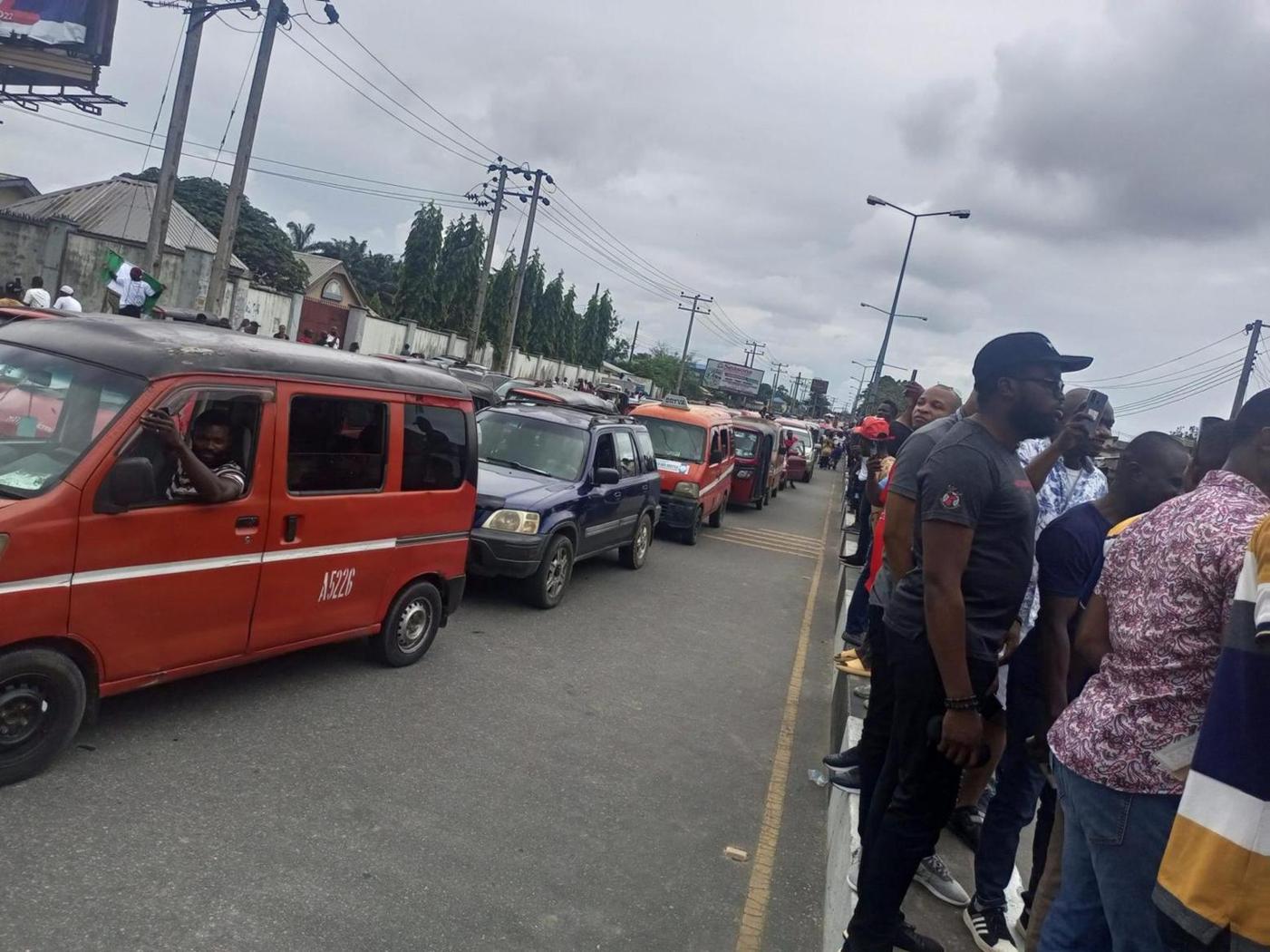 Akwa Ibom: Gridlock in Uyo as ‘Obidients’ commence two-million-man march