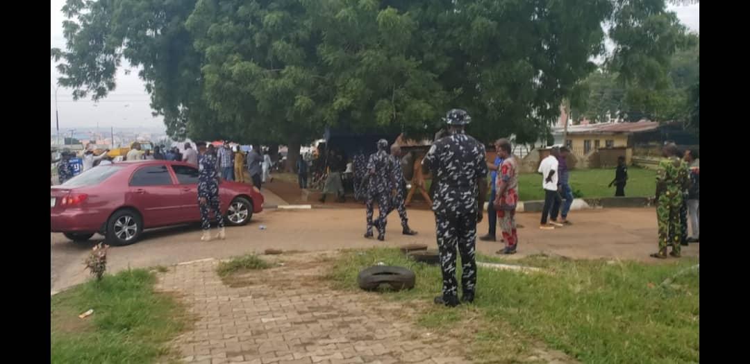 Police arrest journalists protesting for colleagues’ release, dispatch others with tear gas in Kwara Police arrest journalists protesting for colleagues’ release, dispatch others with tear gas in Kwara